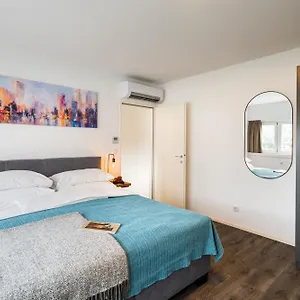 Urban Island I Riverside Apartament