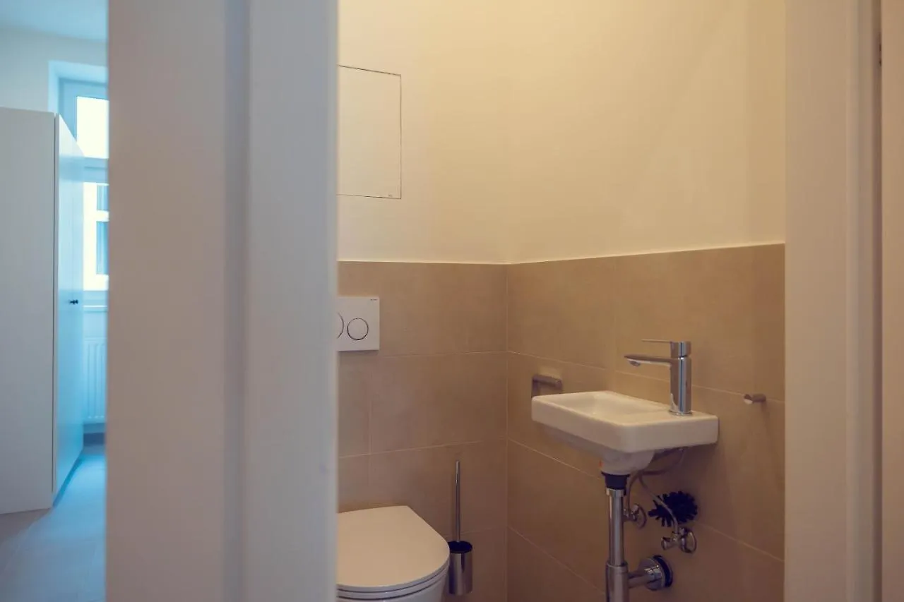 The 77 Erna Apartment Vienna