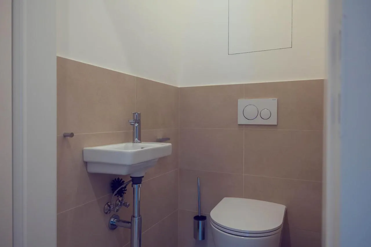 The 77 Erna Apartment Vienna