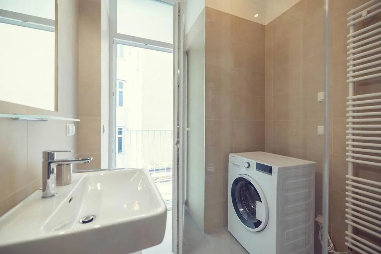 The 77 Erna Apartment Vienna 0*,